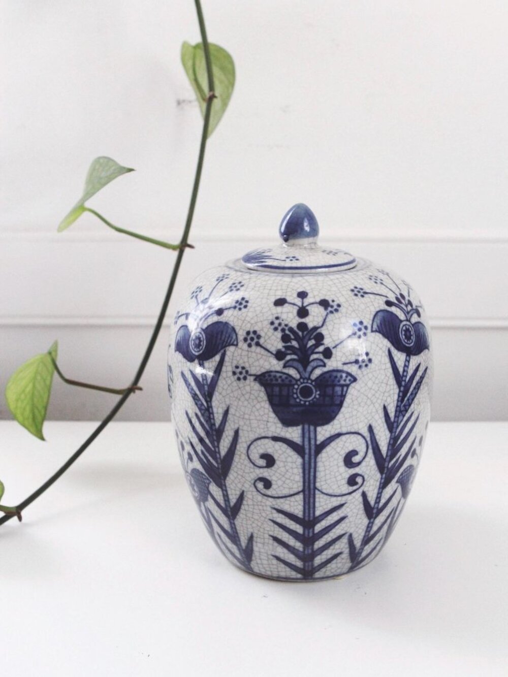 Vintage Ginger Jar, Temple Jar Chinese Chinoiserie Floral Blue White Porcelain - Picture 1 of 6